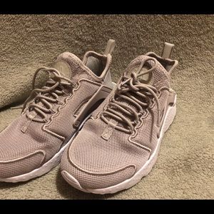 Nike Hurraches (Cream)